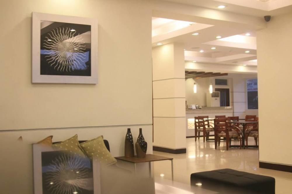 Negrense Suites Баколод Экстерьер фото