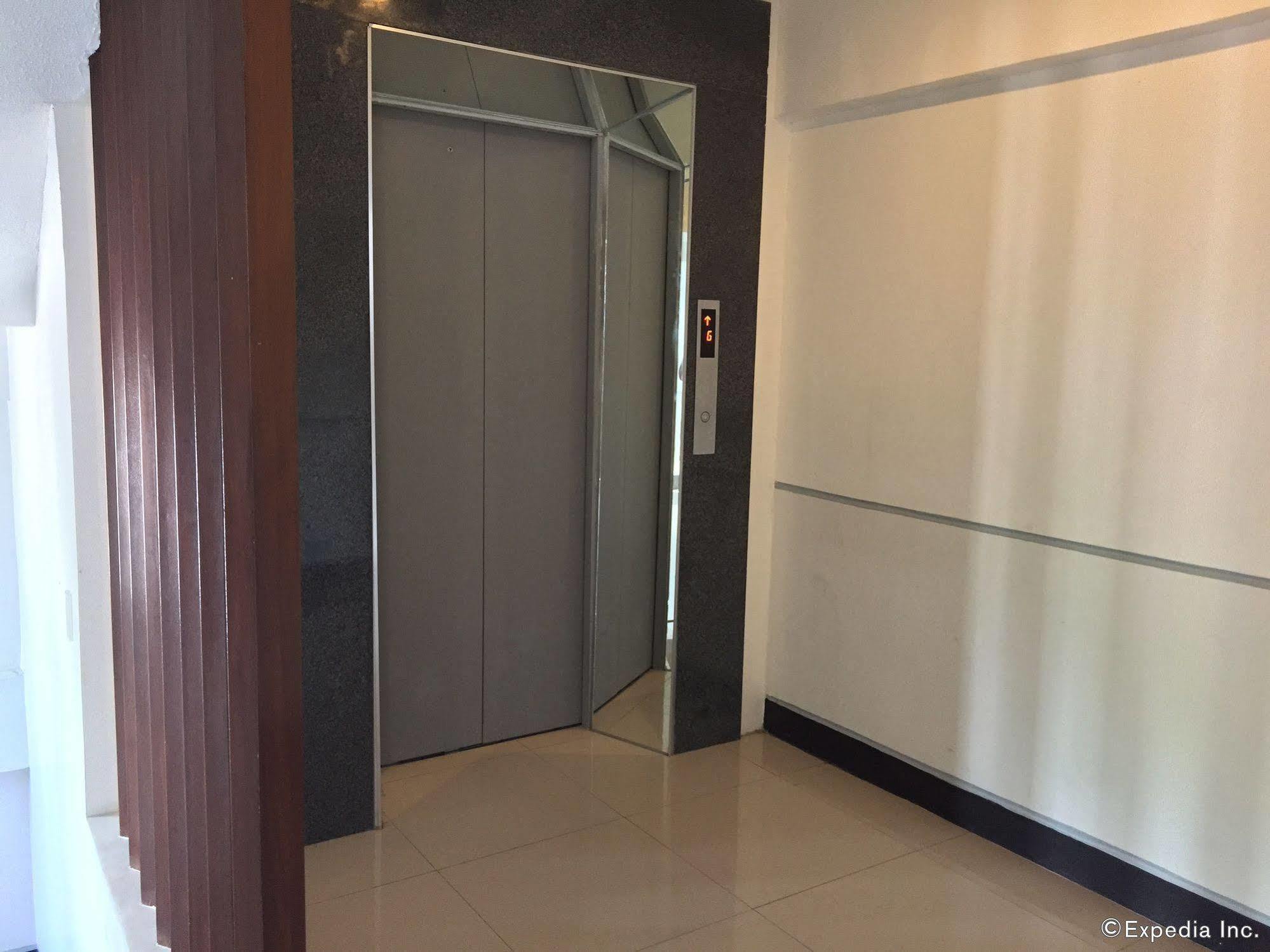 Negrense Suites Баколод Экстерьер фото