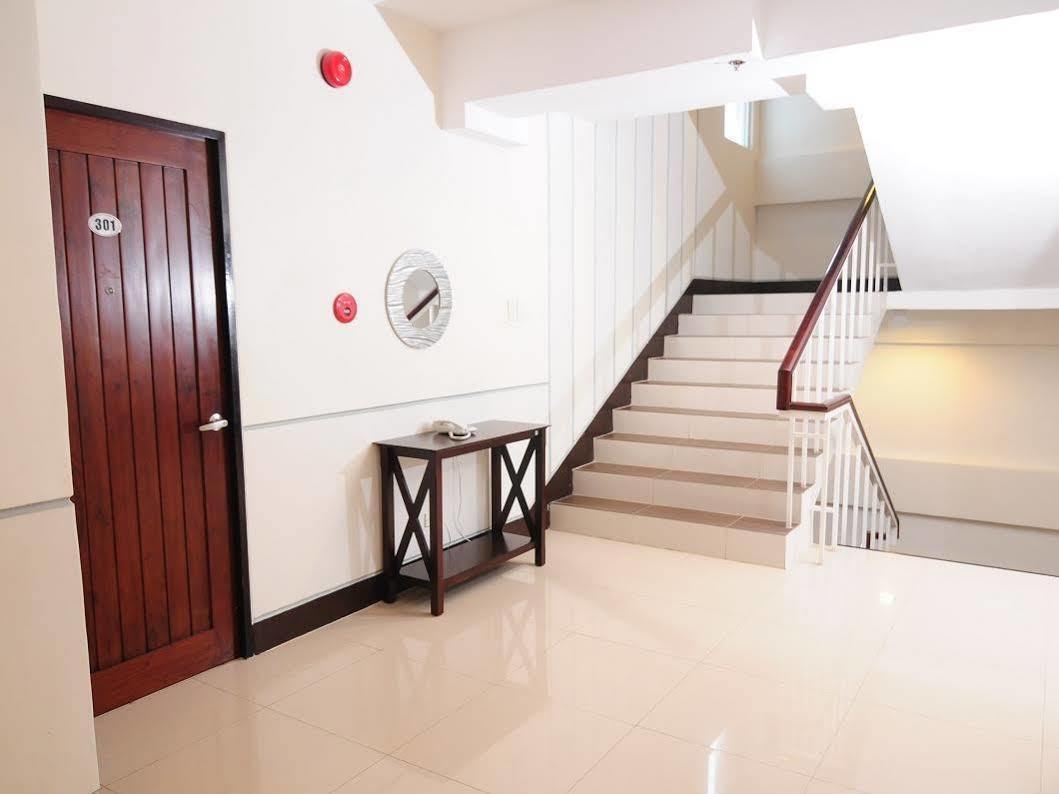 Negrense Suites Баколод Экстерьер фото